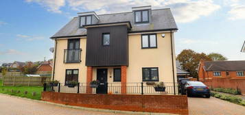 5 bedroom detached house