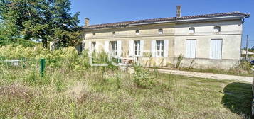 Maison de pierre avec trois chambres, dépendance, belle parcelle de terrain