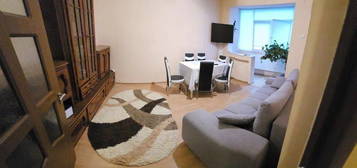 Inchiriez apartament 3 camere, zona Tomis Nord, termen lung