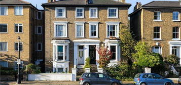 2 bedroom ground floor flat for sale