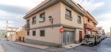 Chalet adosado en venta en calle Juan de Arolas, 24