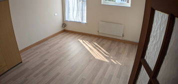 Studio to rent in Cheshunt, Waltham Cross EN8