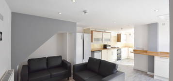 End terrace house to rent in Swan Lane, Coventry CV2