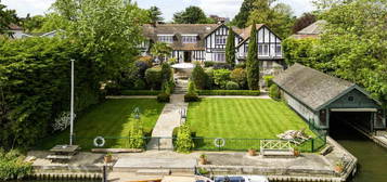 6 bedroom detached house for sale