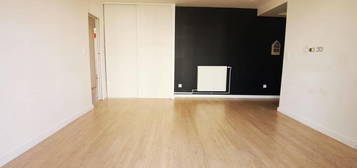 Location - Appartement - 4 pièces + cuisine - 70,10 m² - 1