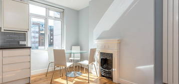 Flat to rent in Princeton Street, London WC1R