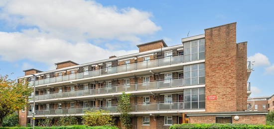 Flat for sale in Harling Court, Battersea, London SW11