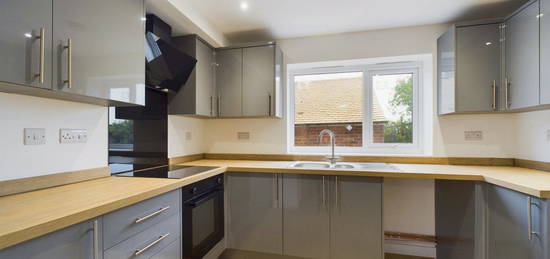 3 bed semi-detached house to rent