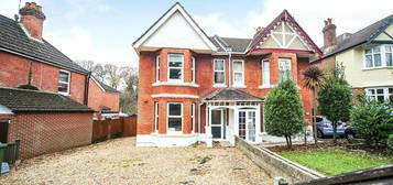 6 bedroom semi-detached house