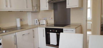 Maisonette to rent in Hartington Road, Twickenham TW1