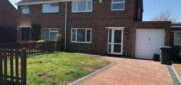 3 bedroom semi-detached house to rent