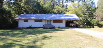 24 Sunset Rd, Laurel, MS 39440