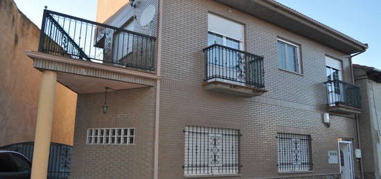 Chalet pareado en venta en calle Arriba