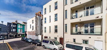 Flat to rent in Stone Street, Brighton BN1