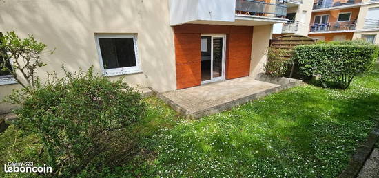 Beau F2 48m2 terrasse et parking