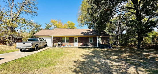 303 NW J St, Stigler, OK 74462