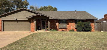 2409 Corbin Ln, Clinton, OK 73601