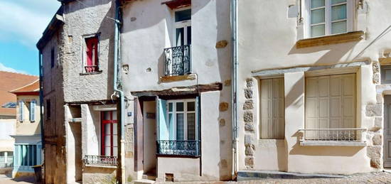 Maison 6 pièces de 117m2 en vente dans le quartier historique de Montluçon - Idéal pour les familles