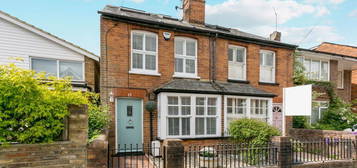 End terrace house to rent in York Road, Marlow SL7