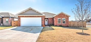 331 Grove Ln, Bentonville, AR 72713