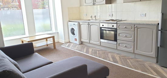 3 bed flat to rent