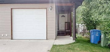 5136 N 53rd St, Rocky Mountain House, AB T4T 1E4