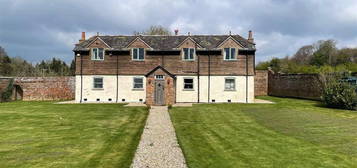 5 bedroom detached house