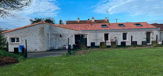 Maison à louer de cachette tout en pierre