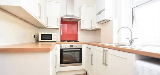 Flat to rent in Shaftesbury Road, Southsea PO5