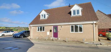 5 bedroom detached house