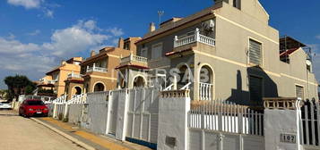 Chalet adosado en venta en calle Garcilaso de la Vega