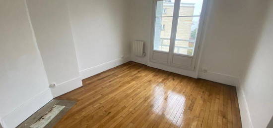 Appartement,2 pièces,30 m2,très clair orientation sud,cave,très calme,avec balcon à Fontenay sous bois,agence s'abstenir