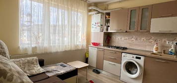 Apartament cu 3 camere, balcon și parcare orientat Vest