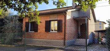 Casa indipendente in vendita in strada Rovere, 28