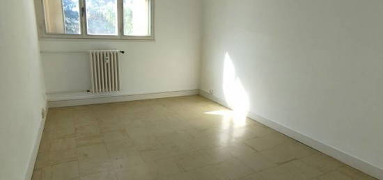 Appartement  à louer, 3 pièces, 2 chambres, 76 m²