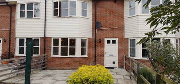 2 bed detached house to rent