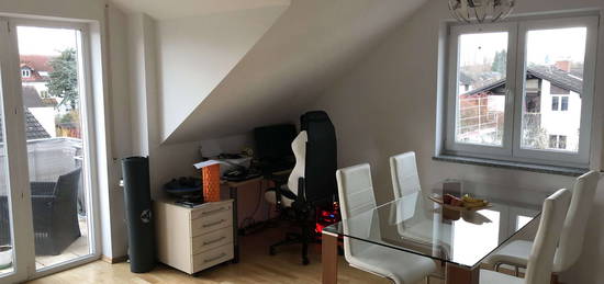 Exklusive, helle 2 Zimmer-DG-Wohnung in Ingolstadt, Südwest