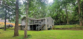 195 Log Rd, Smithfield, RI 02917