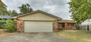 107 Aspen Dr, Yukon, OK 73099