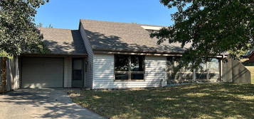 5618 SW Reeder St, Topeka, KS 66604