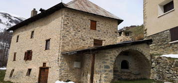 Maison de montagne en pierre