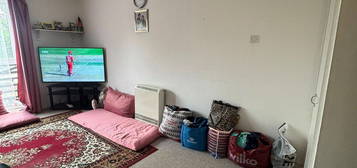 Flat to rent in Pownall Gardens, Hounslow TW3