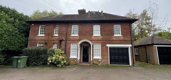 5 bedroom detached house