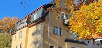 Maisonette-Wohnung mit 2 Balkonen, 3 Zimmer mit Parkettboden in Dresden- Klotzsche