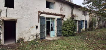 Maison / Ancien Corps de Ferme à Rénover entièrement