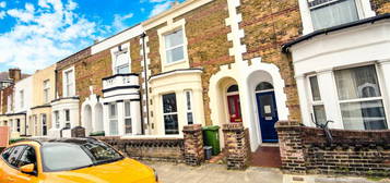 5 bedroom terraced house