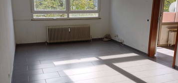 Helle 1-Zimmer-Apartment-Wohnung mit Balkon und EBK