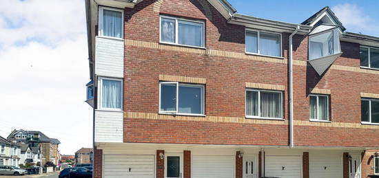 Property to rent in Church Crescent, Clacton-On-Sea CO15