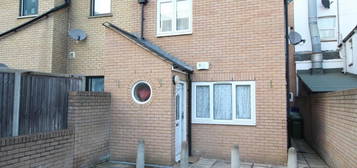 1 bed detached house to rent