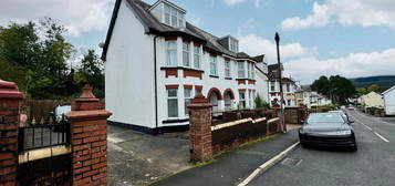 4 bed semi-detached house for sale